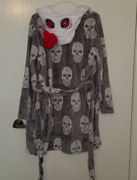 Sugar Skull Hooded Robe - Picture 4 of 6